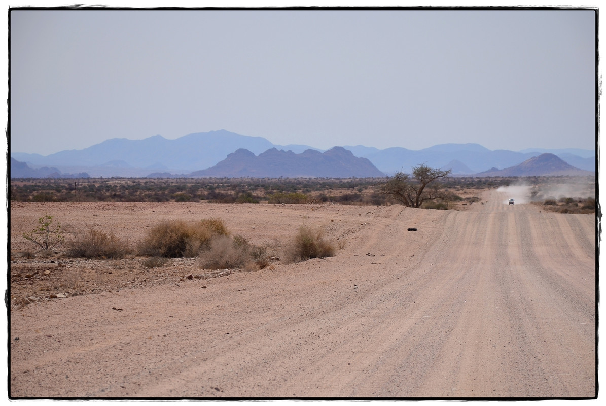 Aventuras por Namibia, Botswana y Cataratas Victoria a nuestra bola - Blogs de Africa Sur - Spitzkoppe (6)