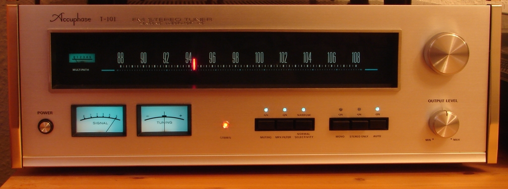 [Bild: Accuphase_T_101_1.jpg]