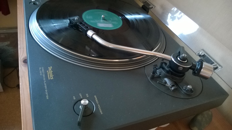 [Bild: Technics_SL_1510_b.jpg]