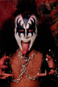 Simmons in Kiss