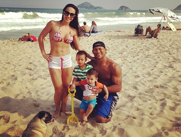Ronaldo Souza and his family