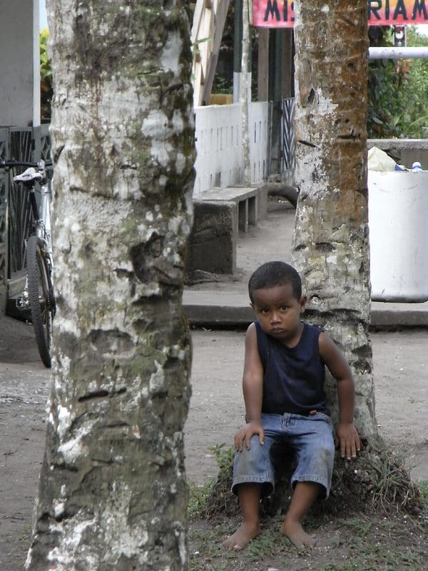 TORTUGUERO - COSTA RICA: UN SOUVENIR DE TORNILLOS Y CLAVOS (2)