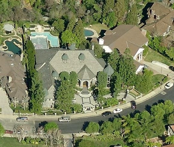 Dr dre house in Woodland Hills