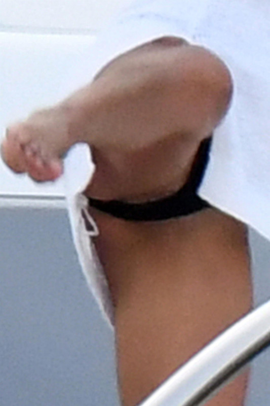 Brooke-Burke-Sexy-31-thefappeningblog.com_