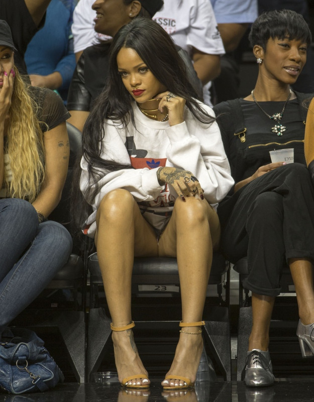 Rihanna in Upskirt pictures.