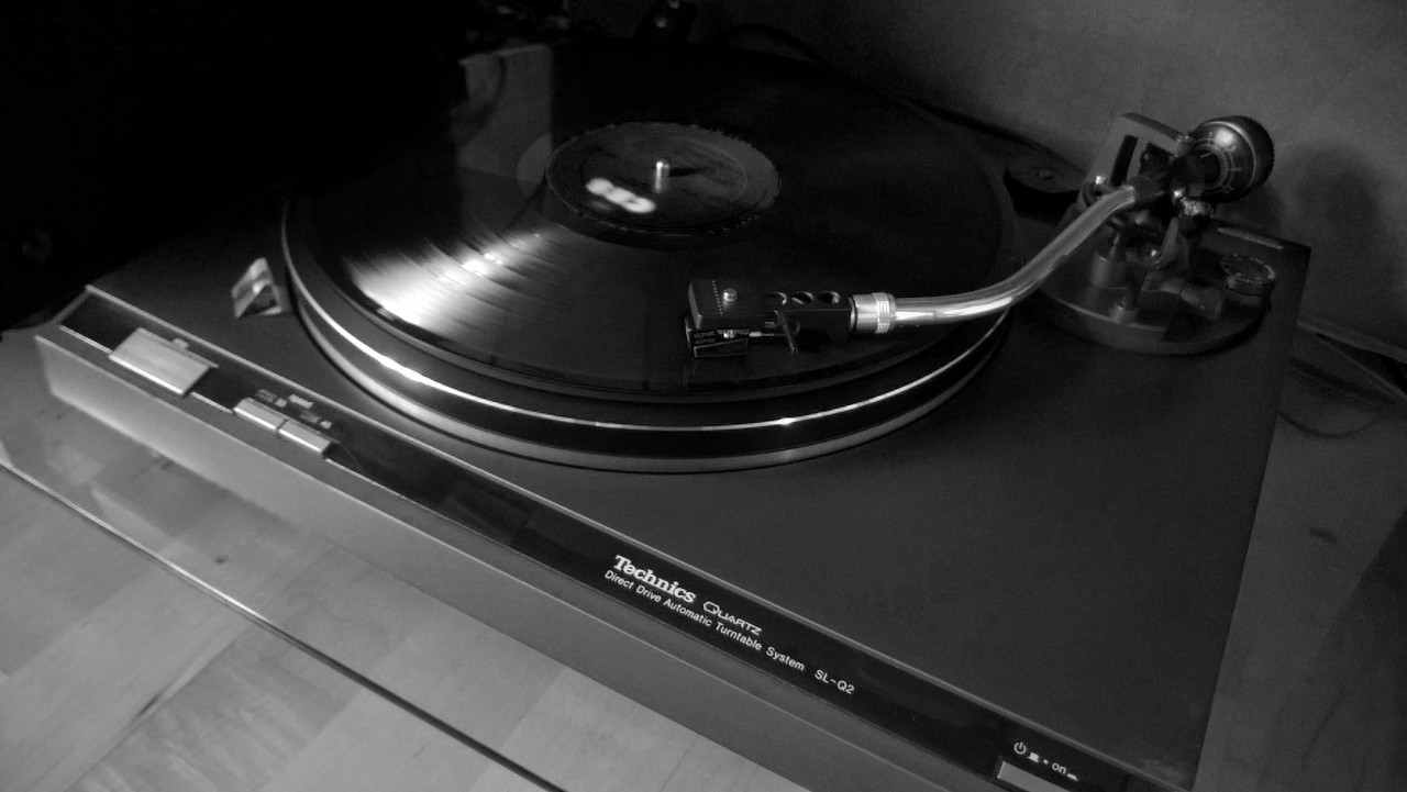 [Bild: Technics_SL-Q2_a_sw.jpg]