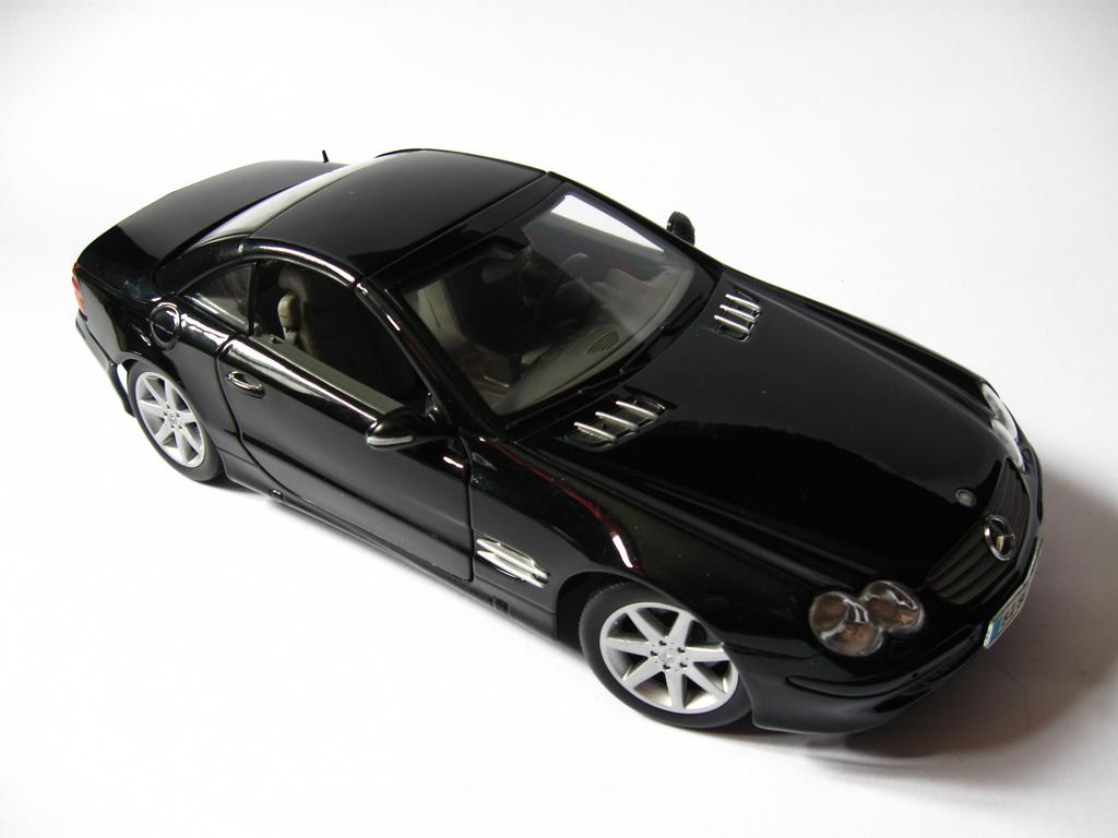 How to clean a diecast model