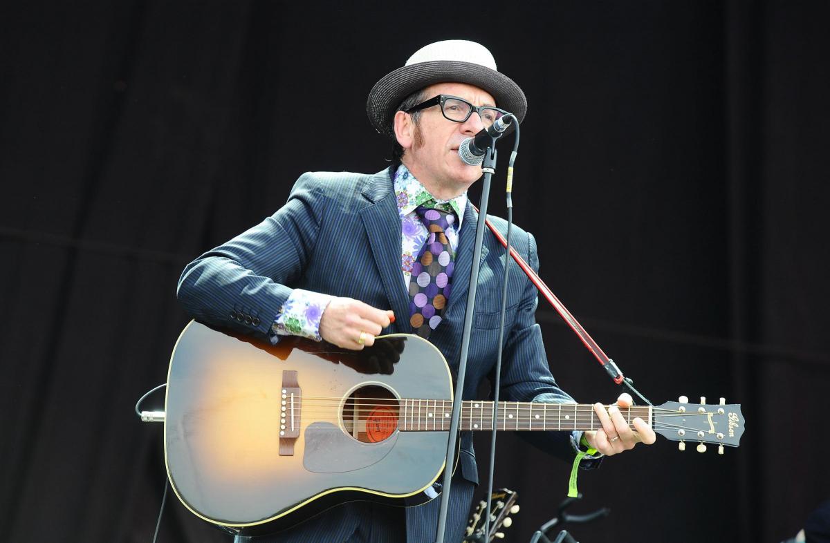 Elivs Costello in Concert