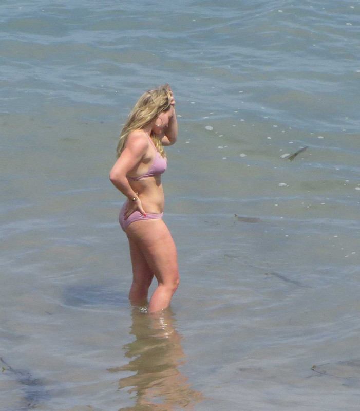 Hilary-Duff-in-Bikini-209.