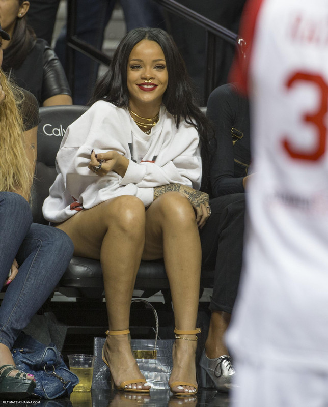 Rihanna upskirt