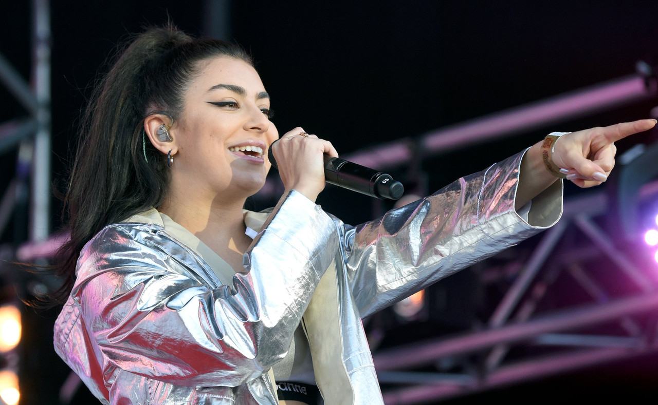Charli-XCX-17