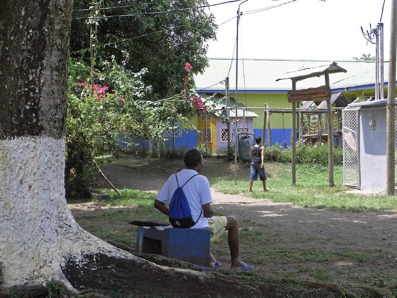 TORTUGUERO - COSTA RICA: UN SOUVENIR DE TORNILLOS Y CLAVOS (1)