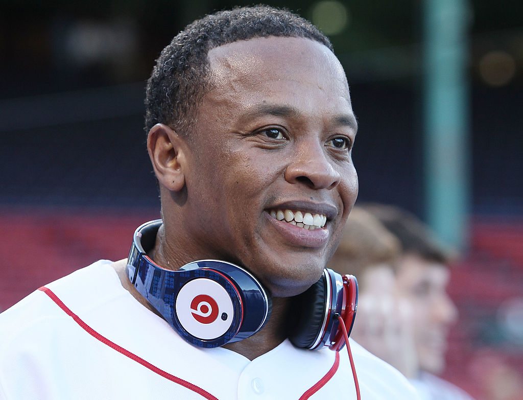 dre with beats head phone