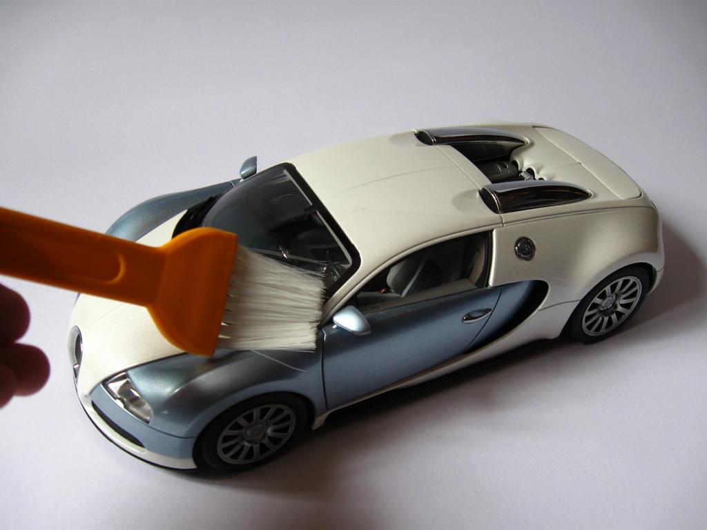 How to clean a diecast model