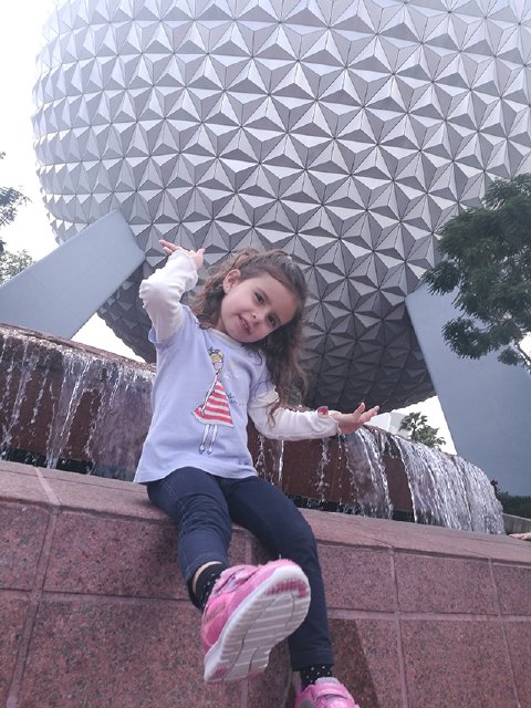 Disney Orlando 2017 o No todos los Superhéroes llevan Capa  ;) - Blogs de USA - Vuelta a Epcot (1)