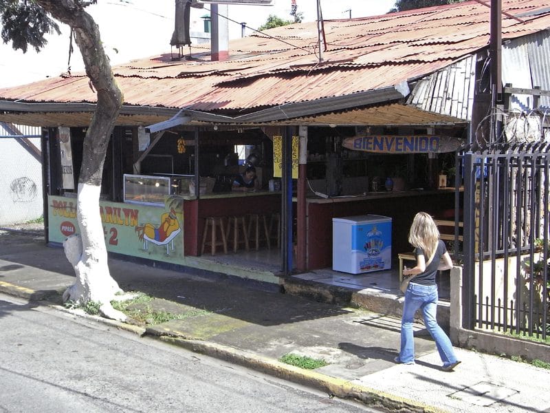 SAN JOSÉ - VOLCAN POAS - COSTA RICA: UN SOUVENIR DE TORNILLOS Y CLAVOS (1)