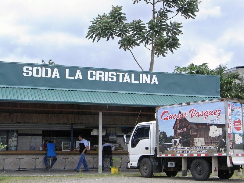 SAN JOSÉ - LOS 5 DIAS HASTA LA VUELTA - COSTA RICA: UN SOUVENIR DE TORNILLOS Y CLAVOS (5)