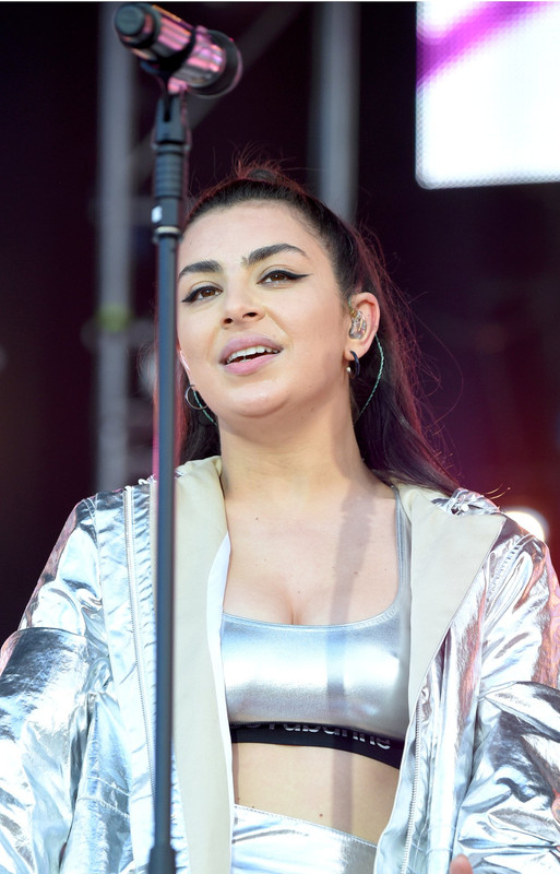 Charli-XCX-6