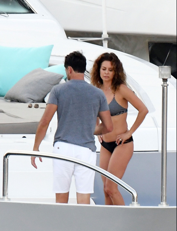Brooke-Burke-Sexy-32-thefappeningblog.com_